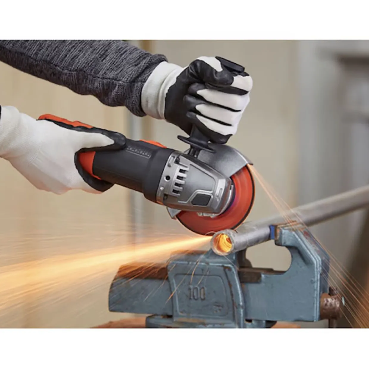 Black & Decker BEG120 750W 125Mm