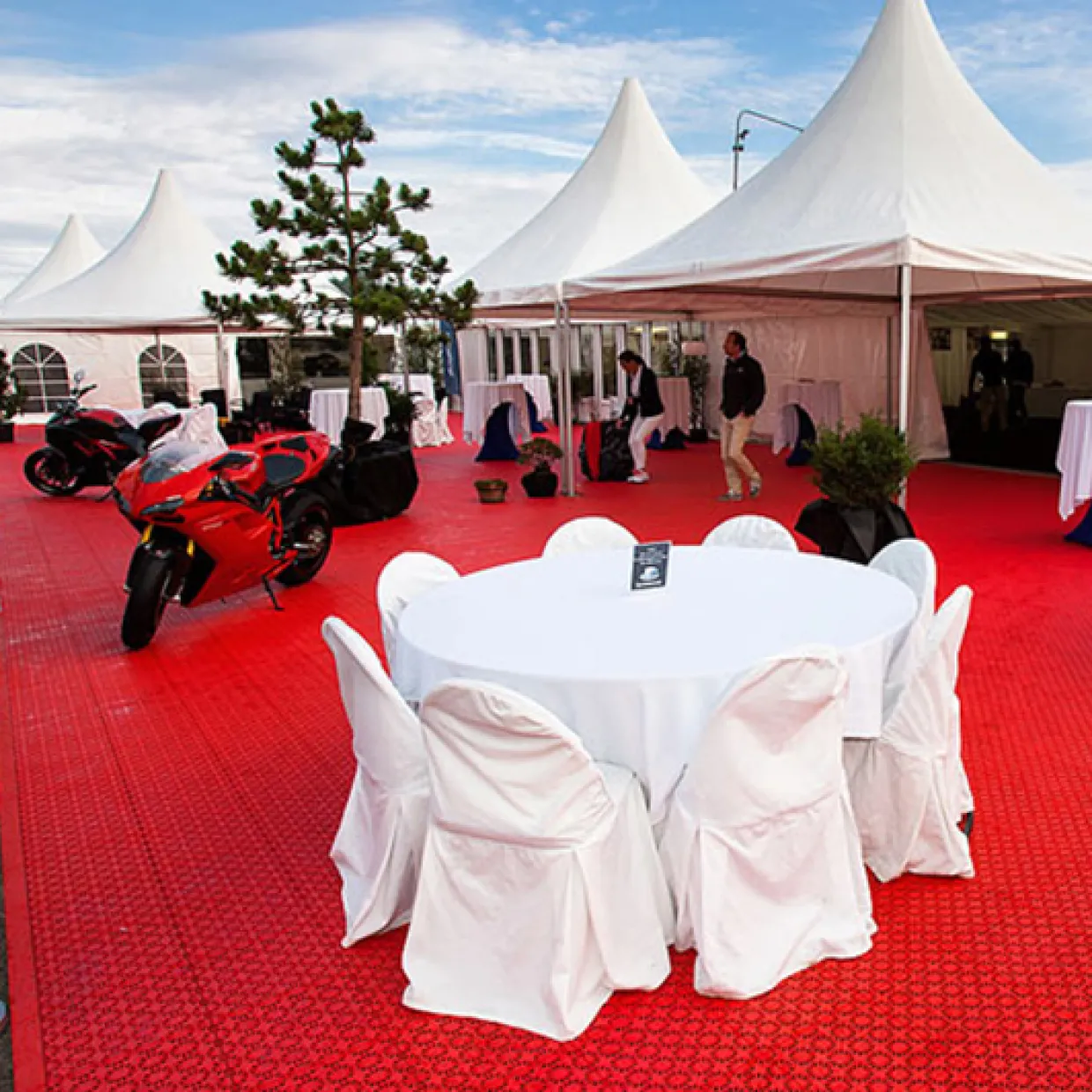 Hestra Racing Red Golvtrall i Plast