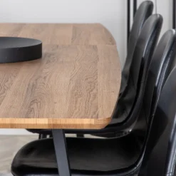 Ina med 8 Pobbie Stolar Svart