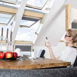 Premium Pivåhängt 3-Glas Elstyrt Aluminium