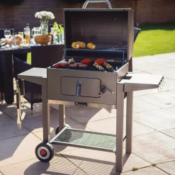 Tennessee Broiler Grilltunna med Fällbara Sidobord & Integrerad Termometer