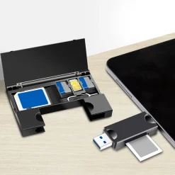 USB-C + USB-A MicroSD - och SD-kort inkl. Förvaring