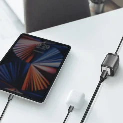 1xUSB-A + 1xUSB-C Med Fast Kabel 1,5m GaN 30W